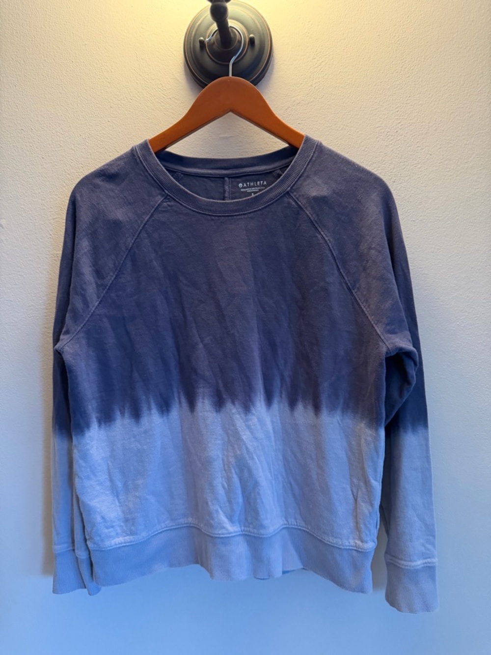 Athleta tie dye pullover size small